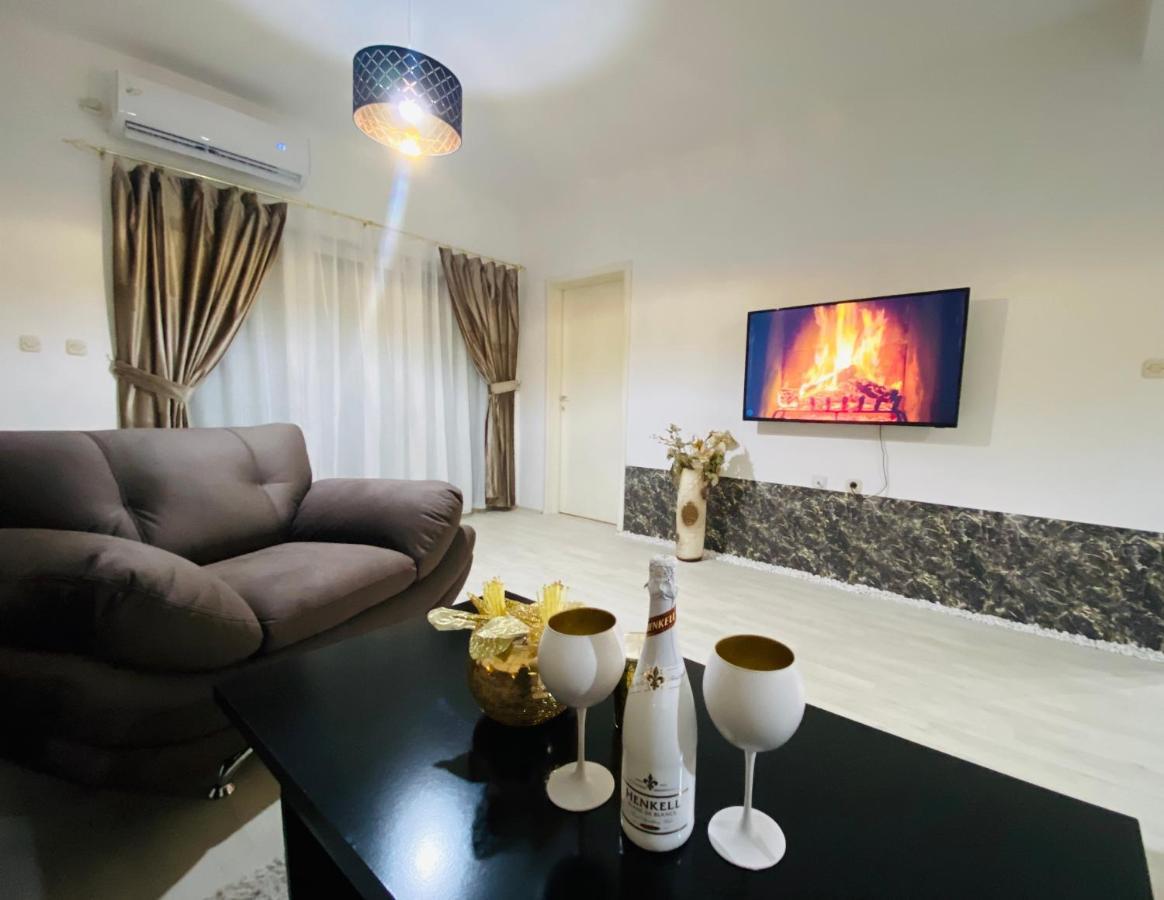 Gold Luxury Apartment Kumanovo Exterior photo